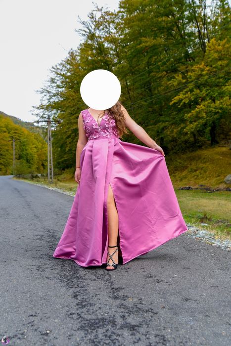 Vând rochie deosebită