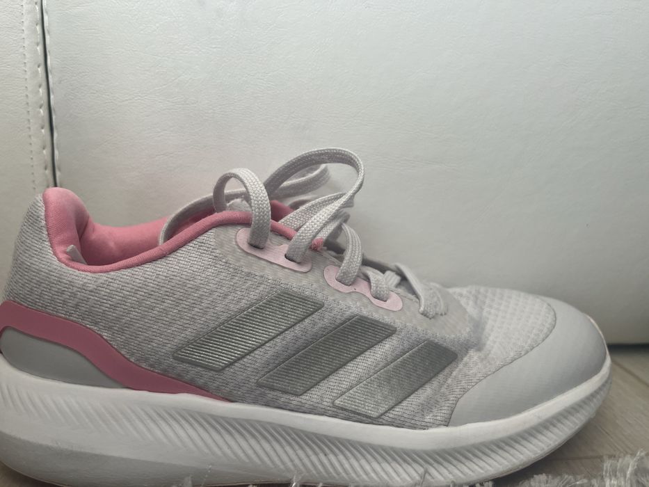 Маратонки за момиче adidas ,сандали adidas