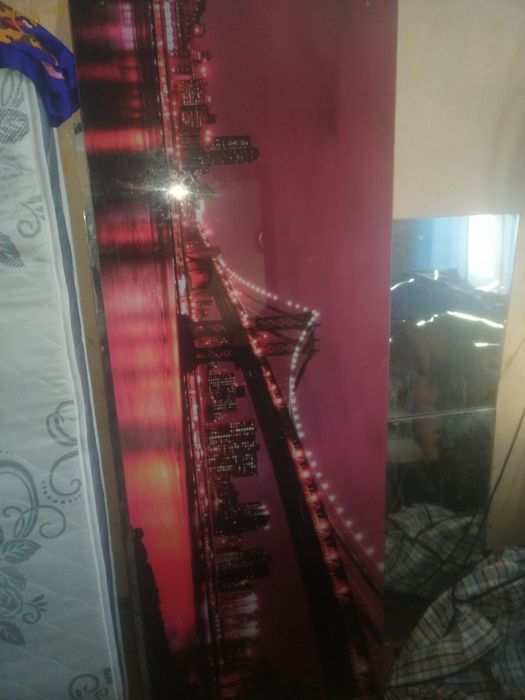 Продам красивое стекло и два зеркала