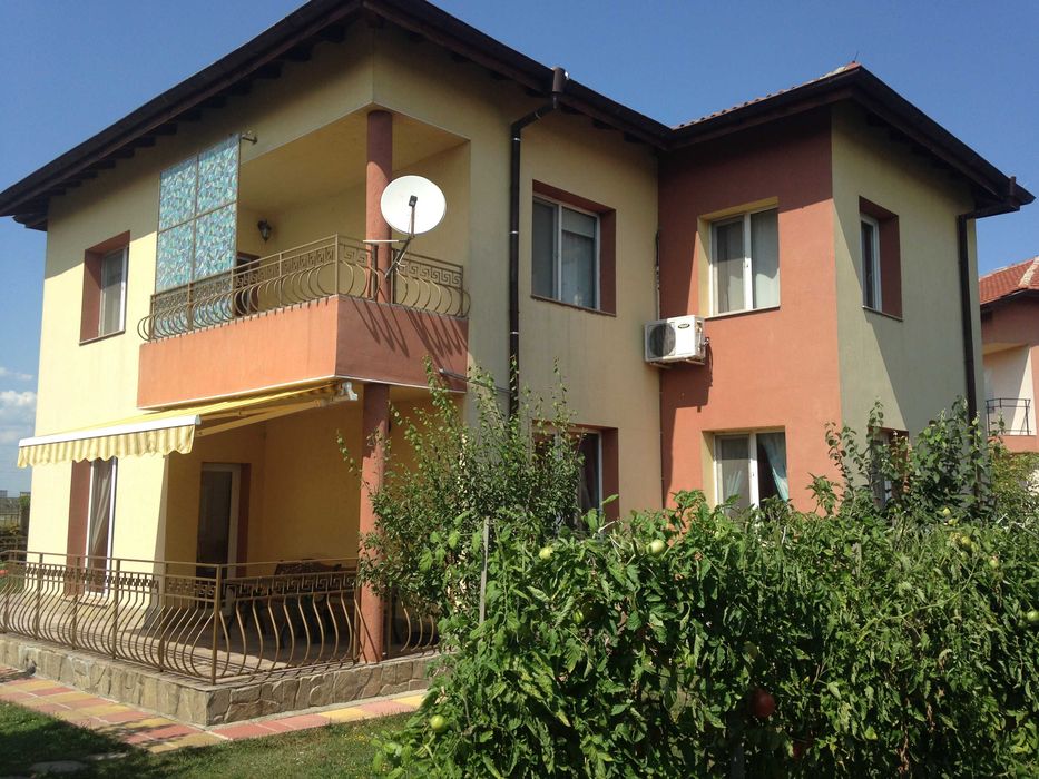 Собственик дава под наем етаж от къща в София