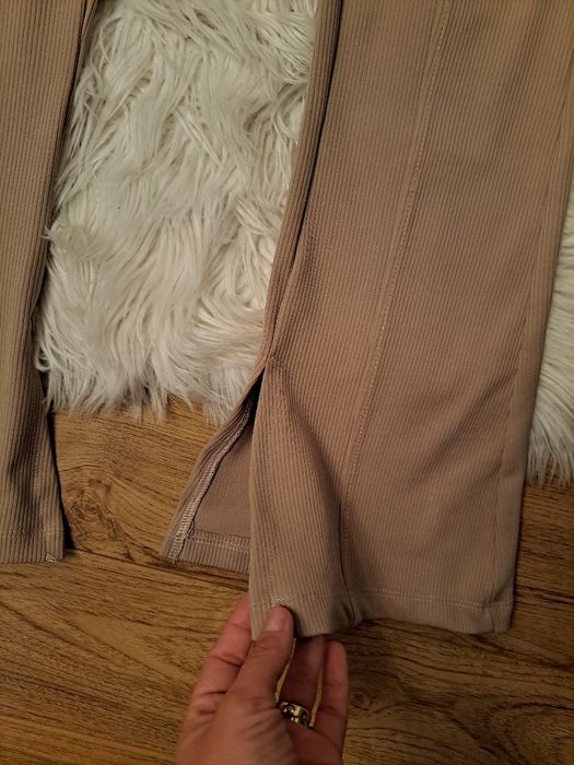 Pantaloni evazați