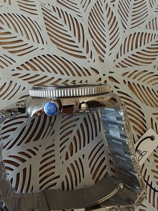 Se vinde ceas Tandorio automatic nou cu mecanism NH 36 de la Seiko. Ceasul vine împreună cu cutie originală,manual.Dimensiune 45 mm cu coroniță.