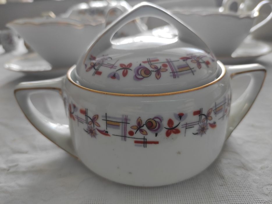 Стари порцеланови съдове