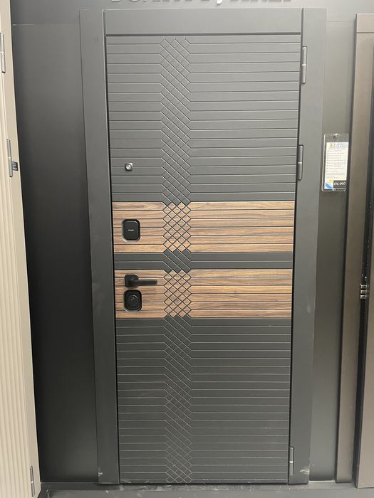 Металлические двери со склада