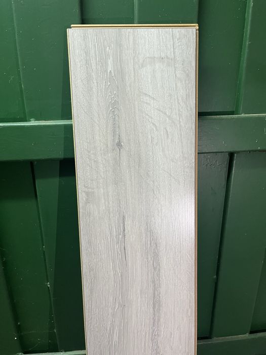 ЛАМИНАТ  “ДЪБ РОКФОРД 10мм.”- НОВ, неразопакован