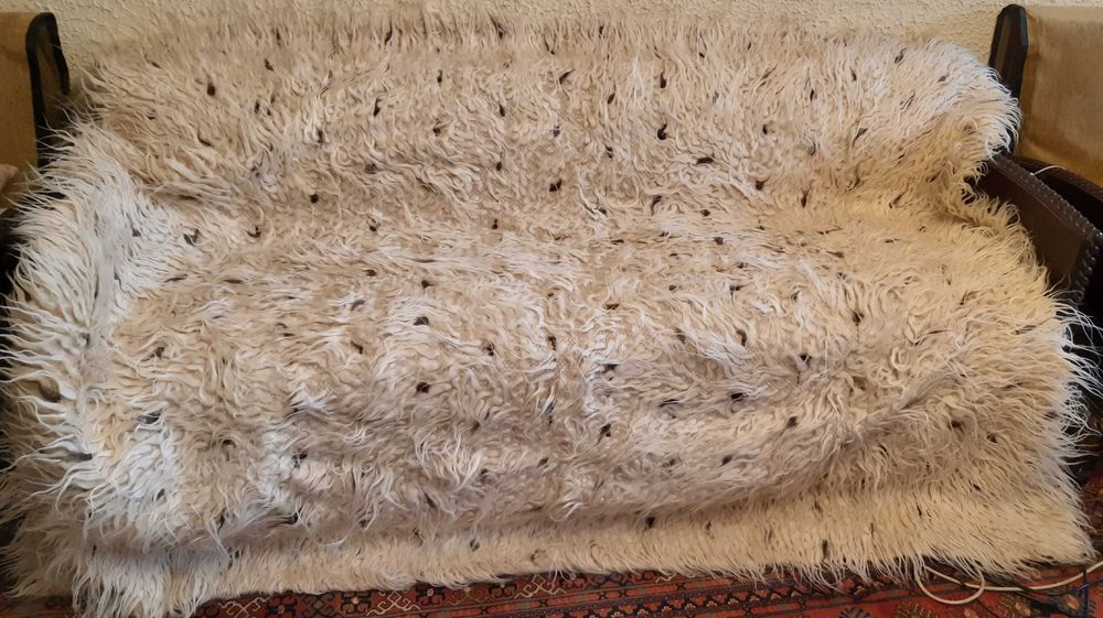 Set cerga alb-bej canapea si fotolii