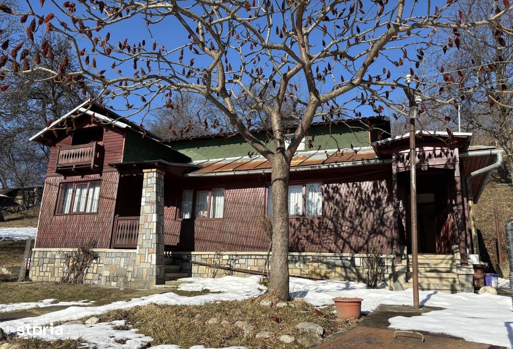 Casa gospodarului, bine întreținută, cu teren generos – Comarnic