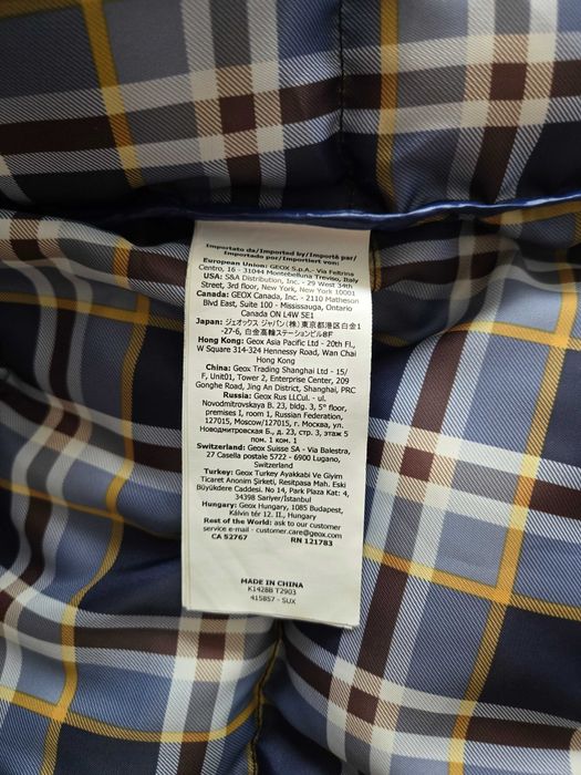 Детско яке GEOX / 13 - 14 г. Перфектно състояние с лек дефект