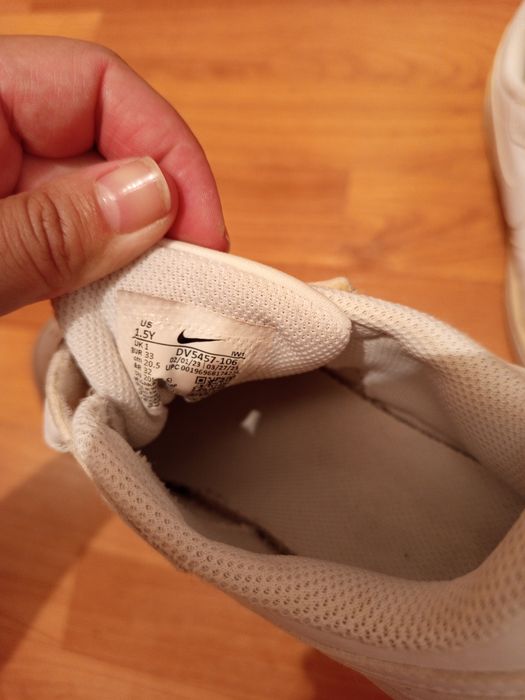 Adidași mărimea 33.