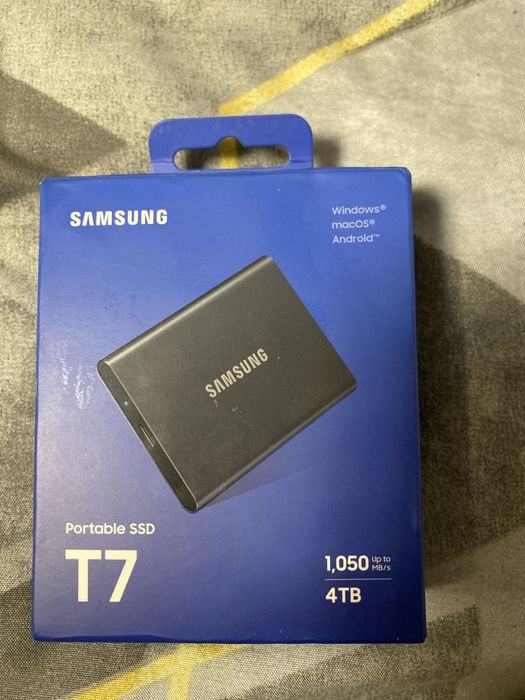 SSD portabil T7  (4 TB)