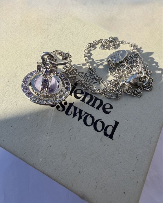 Lantisor vivienne westwood cu bila mica mov