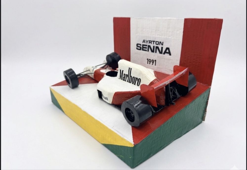 Модель Formula-1 Ayrton Senns.