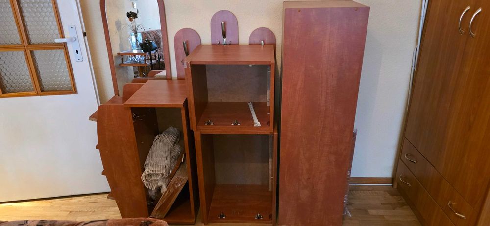 Холна гарнитура, масичка и портманто