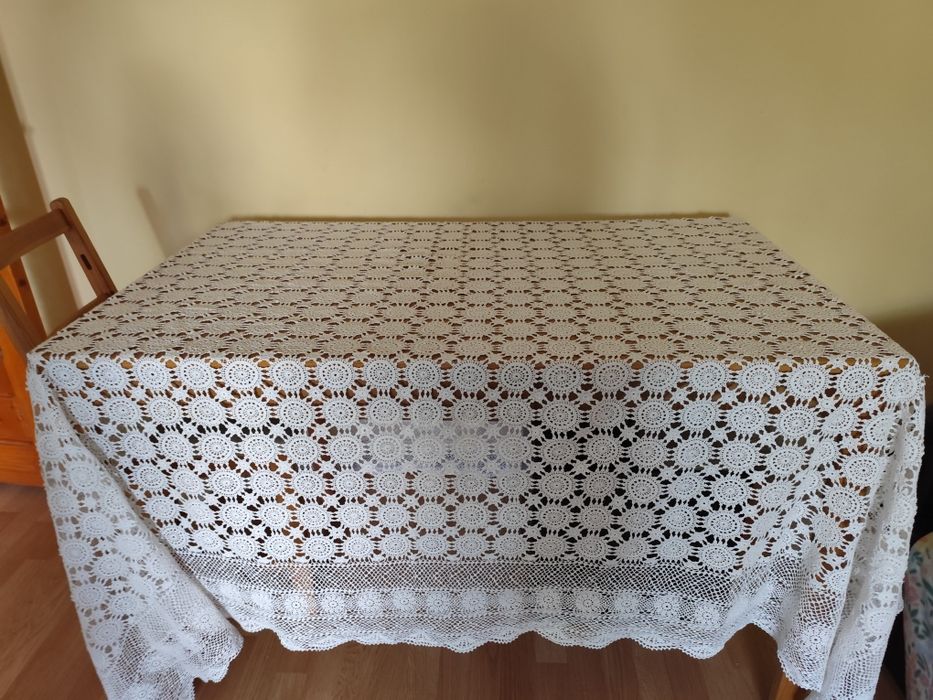 Fata de masă (Lucrată de mână)