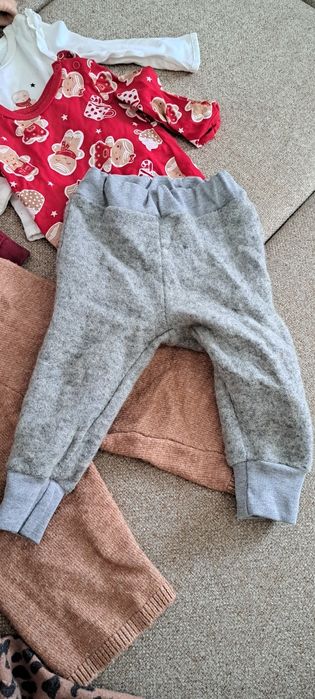 Lot fetite 74 pantaloni lana, body Craciun, cardigan, vesta, manusi