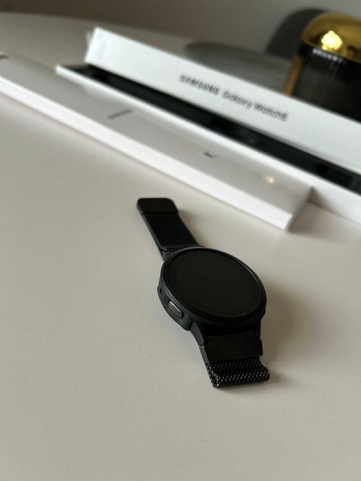 Samsung Galaxy Watch 5 – като нов, с метална магнитна каишка
