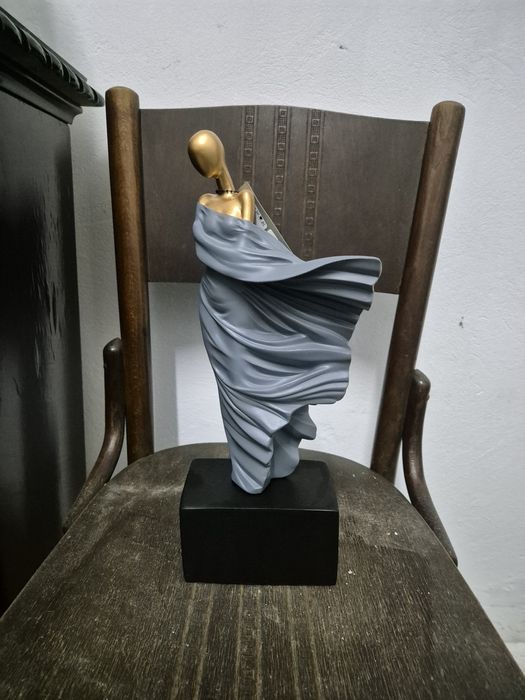 Cadou : statuieta decorativa