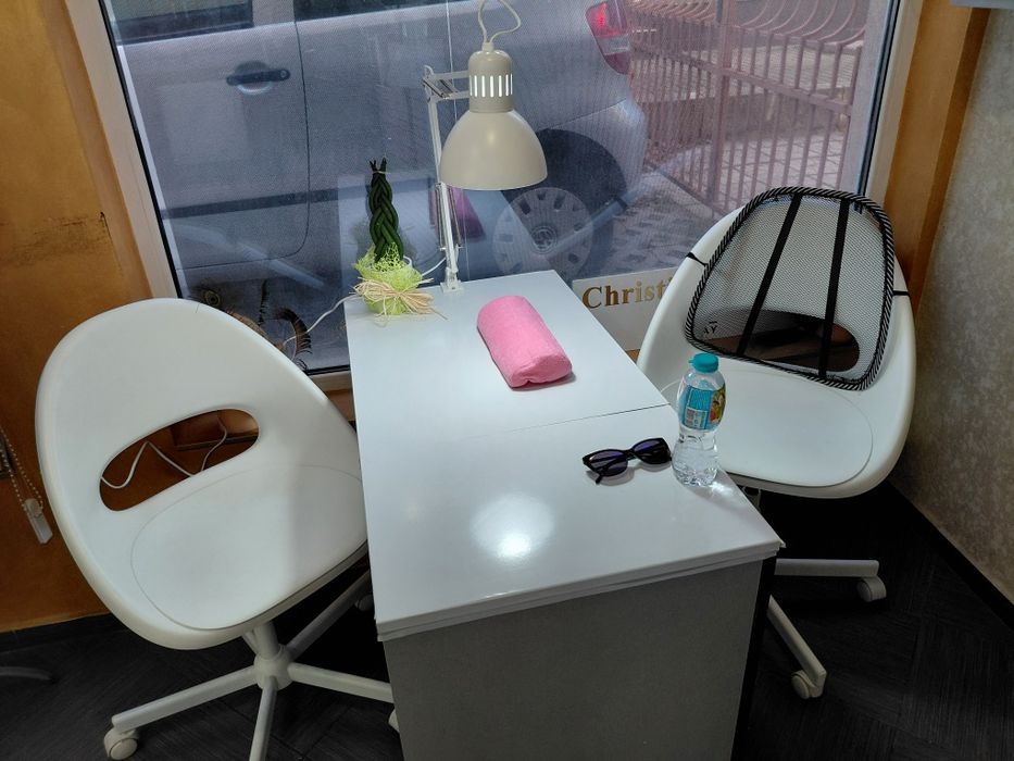 Отдавам работно място за маникюрист.Шумен топ център