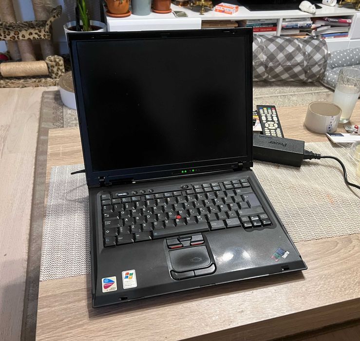 Laptop IBM ThinkPad R51 original cu Windows XP si incarcator nou Iasi ...