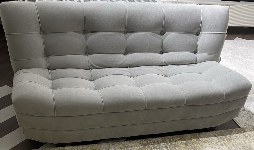 Диван практически новый