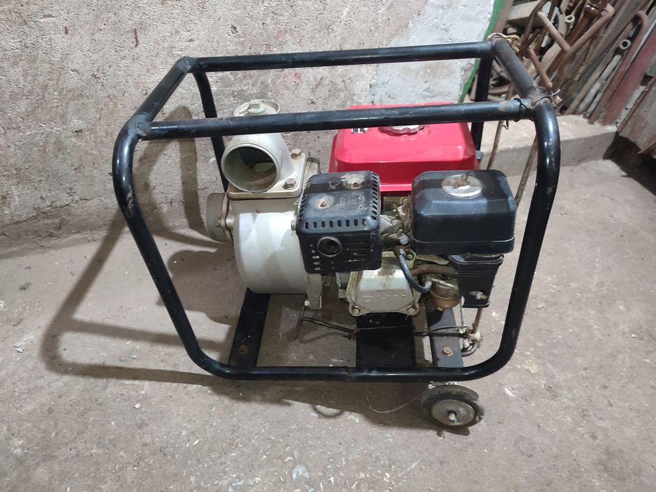 Бензинова водна  помпа Honda GX200.