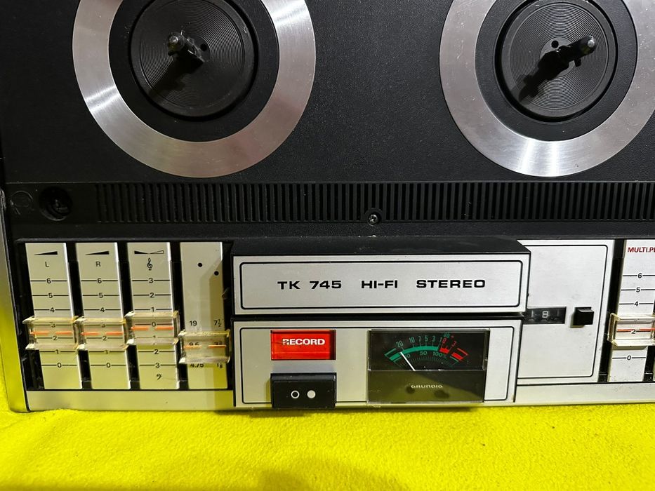 Vând magnetofon Grundig TK 745