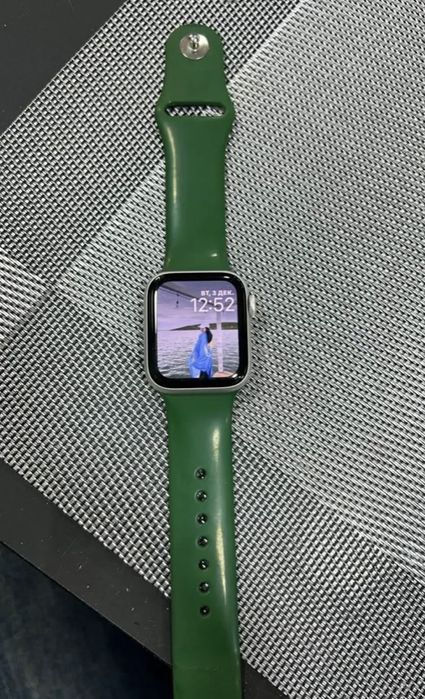 Apple Watch SE 2023