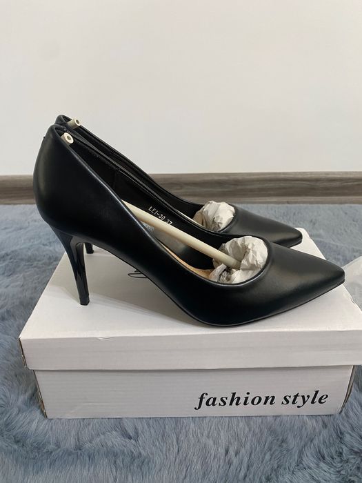 Нови Дамски Обувки Стилето (37 номер)