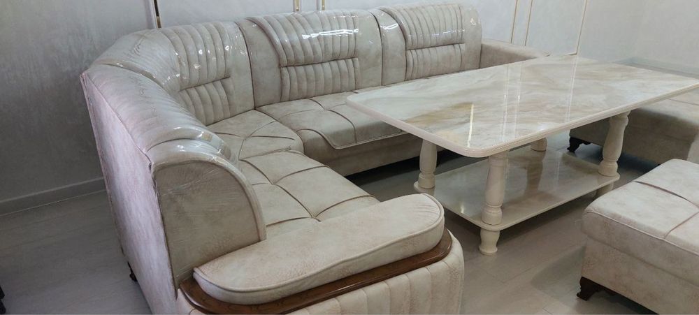 Уголок со столом в комплекте