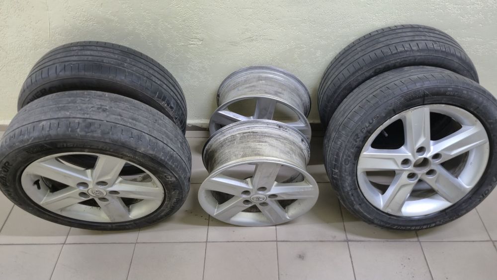 Продам диски с летней резиной камри 50