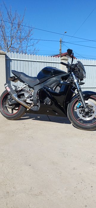 Yamaha R6  2004 . 600cc 120 cp.