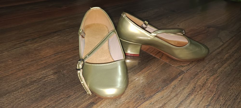 Туфли золотые для девочки
