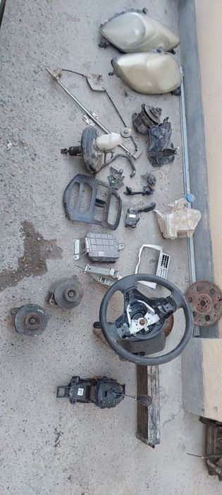 Tayota zapchast sotiladi