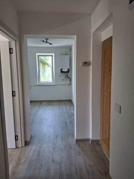 DE VANZARE apartament cu 2 camere, decomandat.