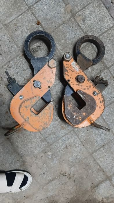 Продам крючки 4 шт.