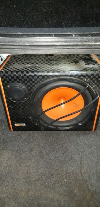 Сабвуферы автомобилей