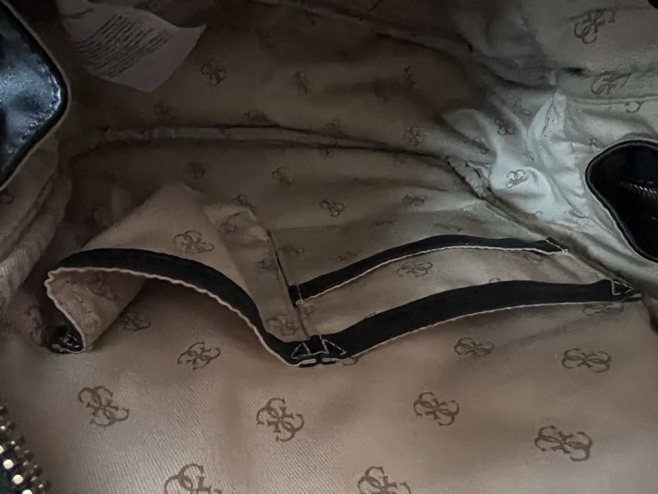 Ежедневна Черна раница Guess