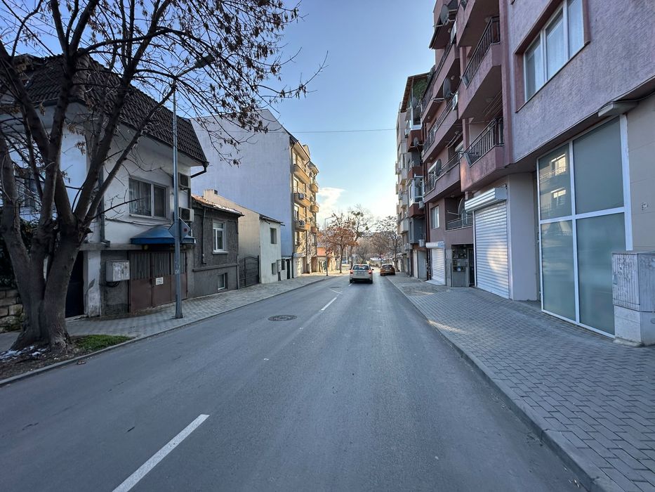 Дава се под наем Гараж / Паркомясто в Варна, Колхозен пазар - 19 кв.м за 153 € - Снимка #2