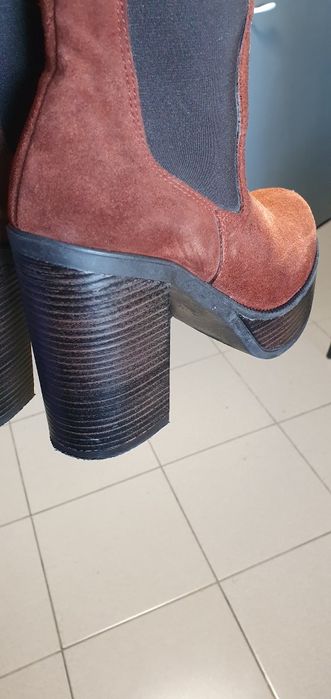 Боти, натурална кожа.