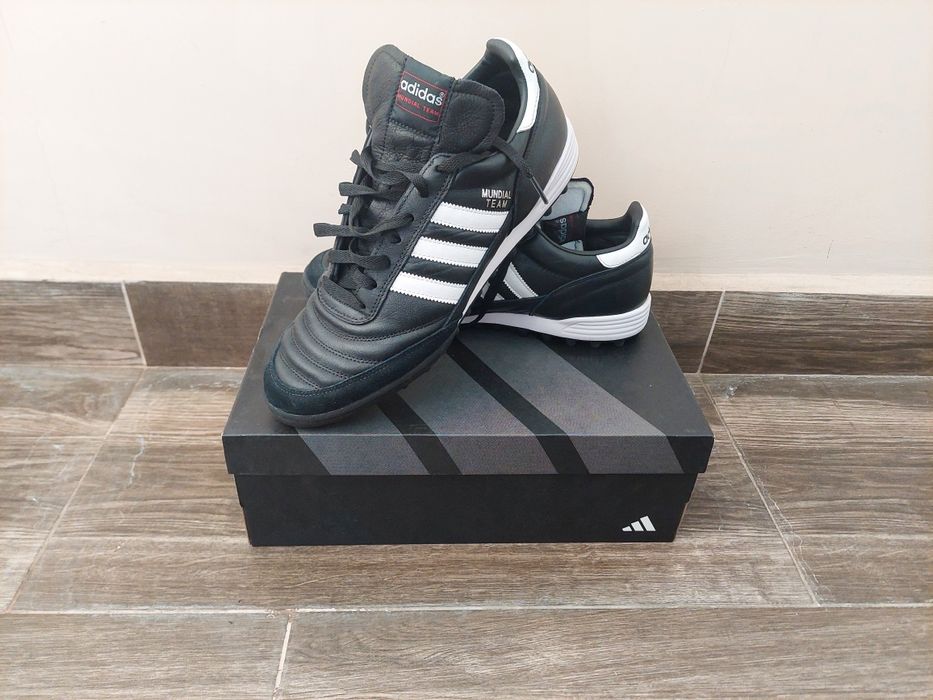 Adidas Mundial Turf, черни