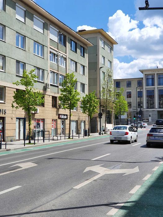 Dau in chirie spatiu comercial ULTRACENTRAL, 35 mp, vis a vis Casa de Cultura a Studentilor, parter, acces si vitrine la strada