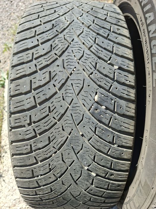 Продам шины 235/45/18 трианжел