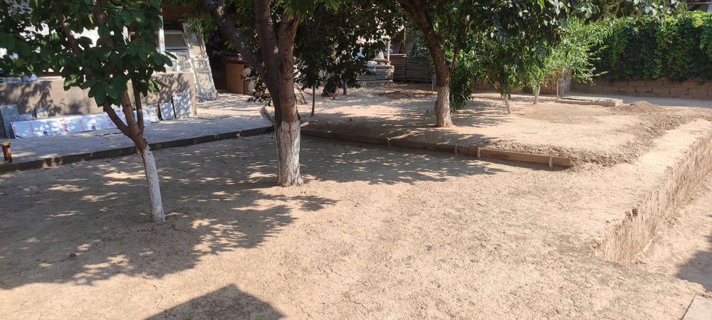 Uy hovli sotiladi shahar markazidan 4.1 sotuli