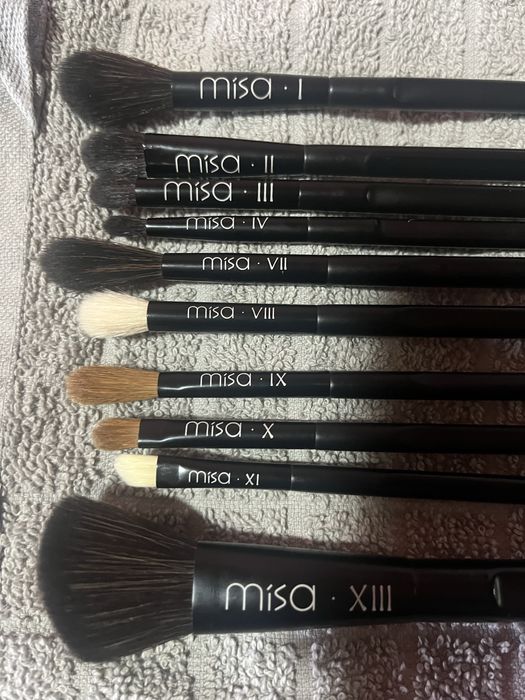 Set pensule profesionale makeup Misa by Iuliana Sandu – 10 bucăți