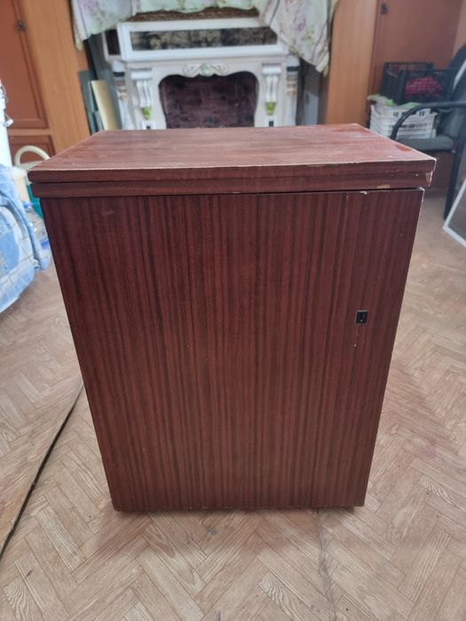 продаётся швейная машина.