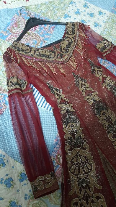 Vecherniy ko'ylak sotiladi