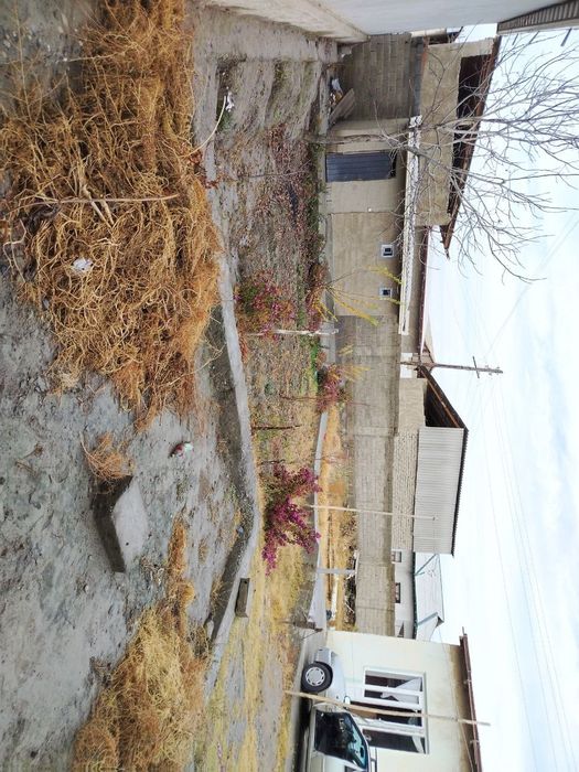 Uy sotiladi tayyor holatda yashab turilgan uy.