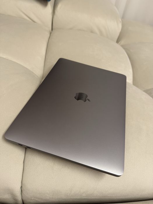Mac book pro  touch 13 inch (2020)