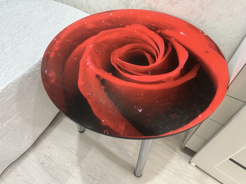 Продам стол круглый