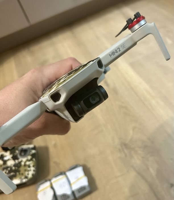 Продавам DJI Mini 2 SE с контролер и 3 батерии.